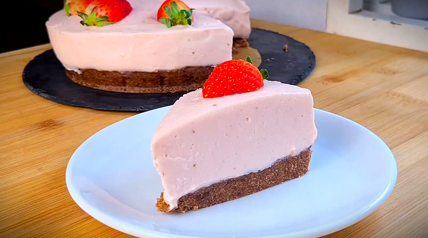 Low-Licious Cheesecake with Strawberries