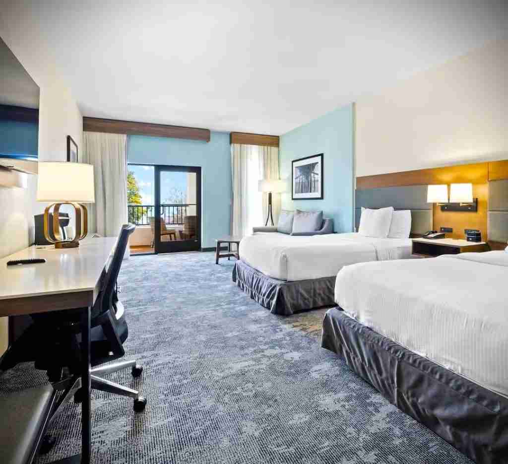 La Quinta Inn & Suites by Wyndham San Antonio Airport