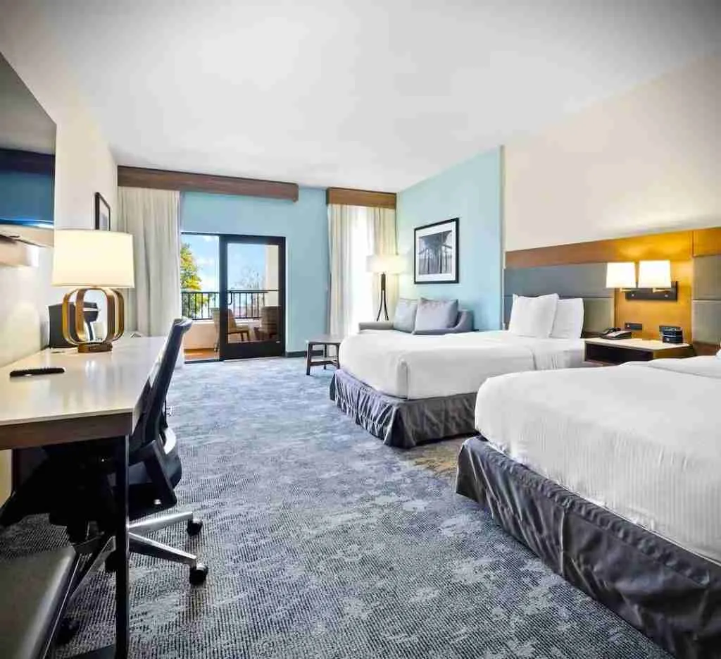 La Quinta Inn & Suites by Wyndham San Antonio Airport